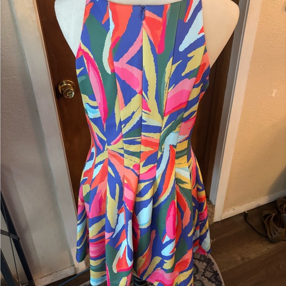 Vince Camuto Colorful Abstract dress. - Picture 5 of 10